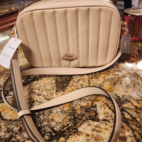 Super Pretty Puffy Linear Quilted Cream Leather Jes COACH Crossbody!! - Picture 2 of 16